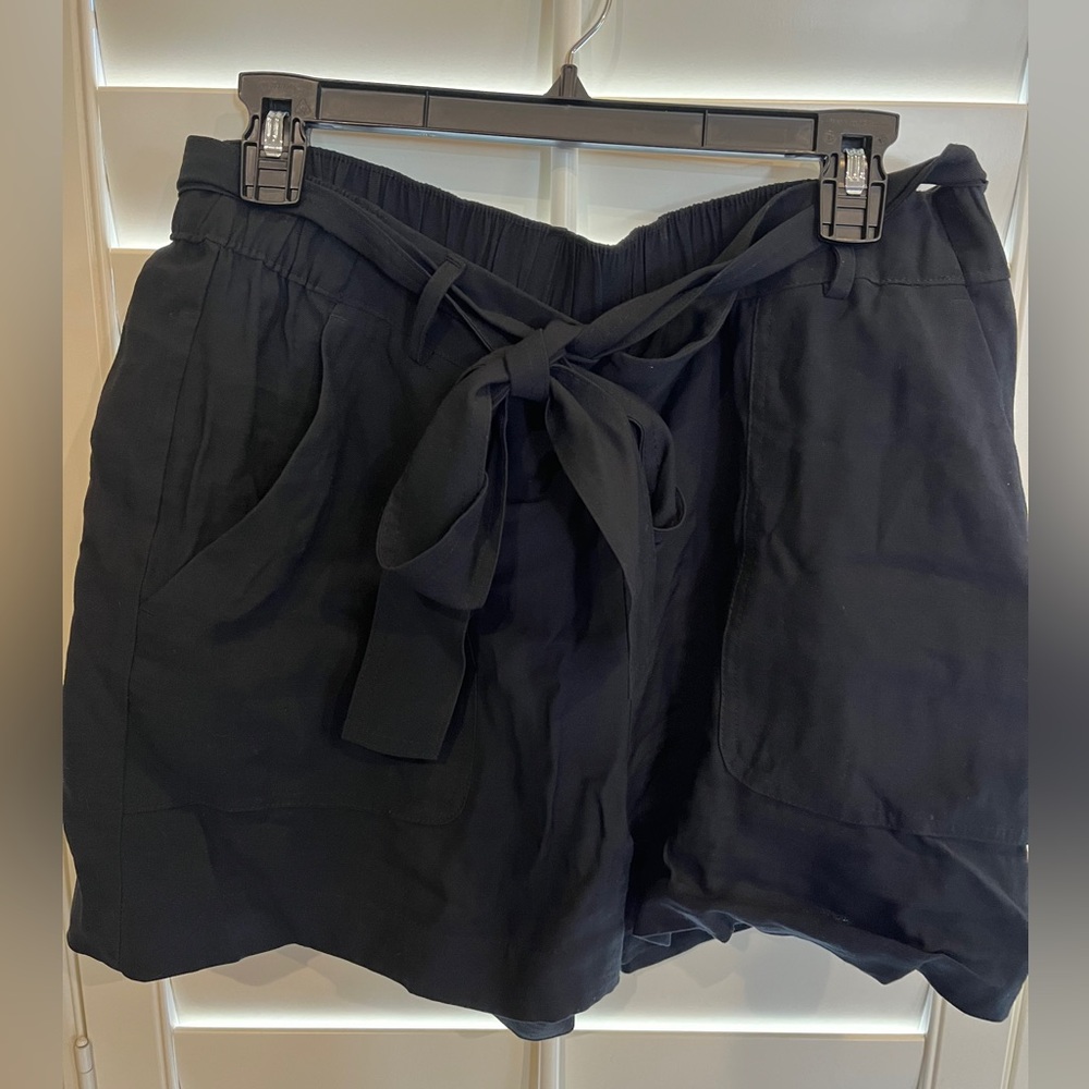 Linen shorts with tie belt